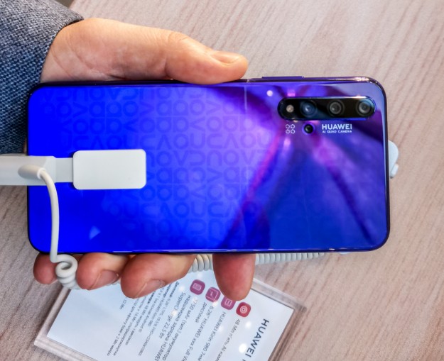 Huawei nova 5T с пятью AI-камерами — с 22 ноября официально в Украине