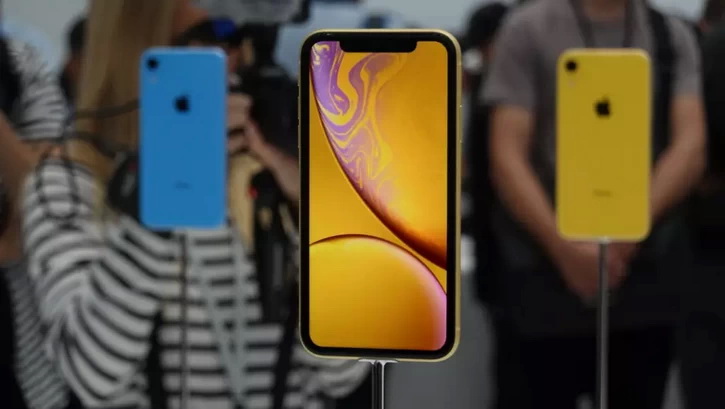 Официальный iPhone XR за 42 490 рублей в России